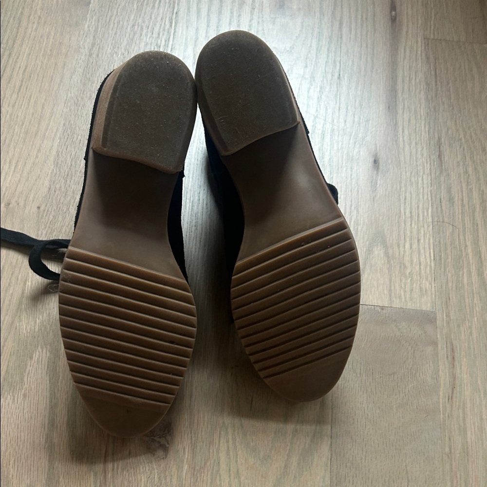 Chic Black Suede Ankle Booties - Picture 3 of 3